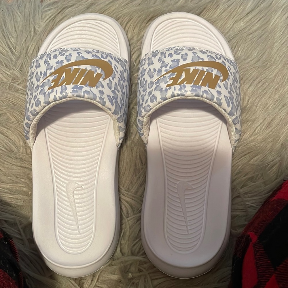 Size 7 Nike sandals